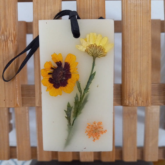 Beeswax Sachet with Pressed Flowers, Cadamom Cedar Blossom Scent